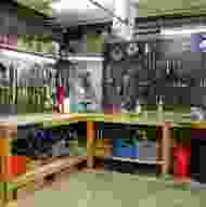 Как обустроить гараж внутри своими руками